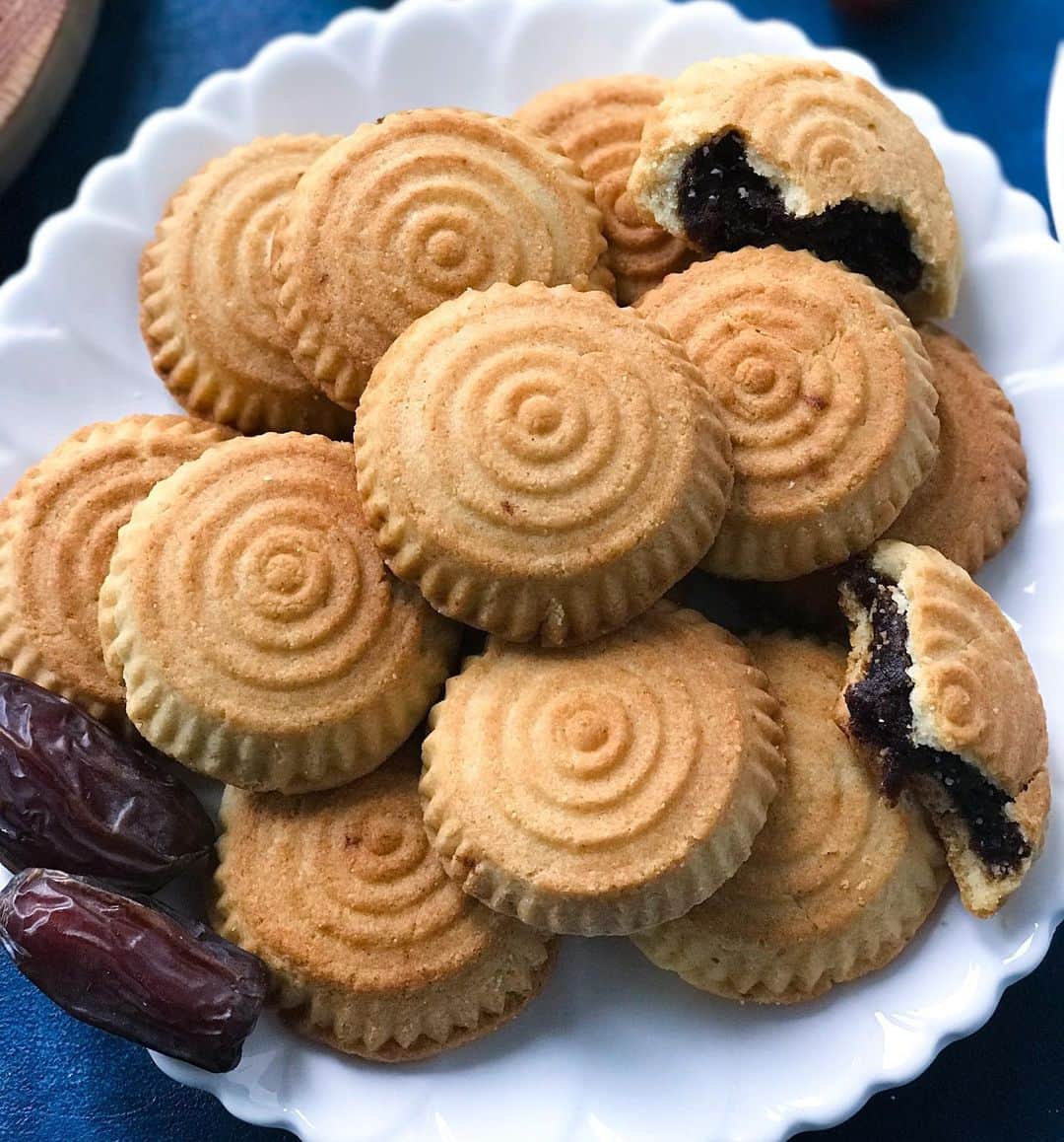 Easy Recipesさんのインスタグラム写真 - (Easy RecipesInstagram)「Tomorrow is the Eid and you don’t want to forget the Maamoul Date Cookies because the Eid wont complete without them! No overnight dough resting needed.  Full recipe link in my bio.  https://www.cookinwithmima.com/maamoul-date-cookies/」5月24日 1時22分 - cookinwithmima