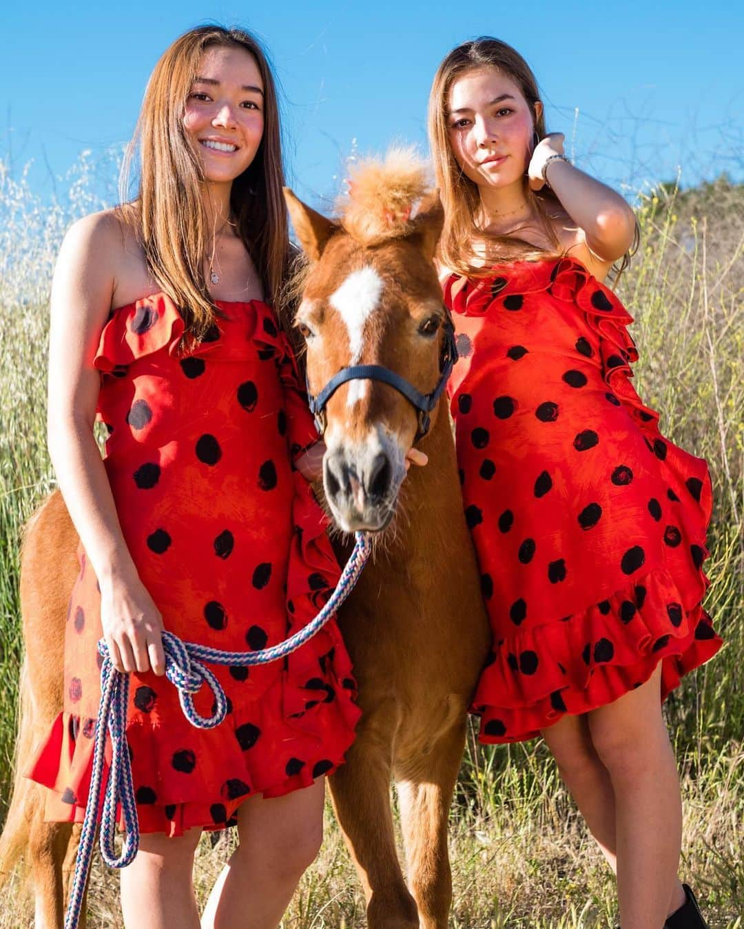 ジェレミー・スコットさんのインスタグラム写真 - (ジェレミー・スコットInstagram)「ZOEY & SYDNEY • HIGH SCHOOL SENIORS, LOS ANGELES • MOSCHINO SS20」5月24日 1時38分 - jeremyscott