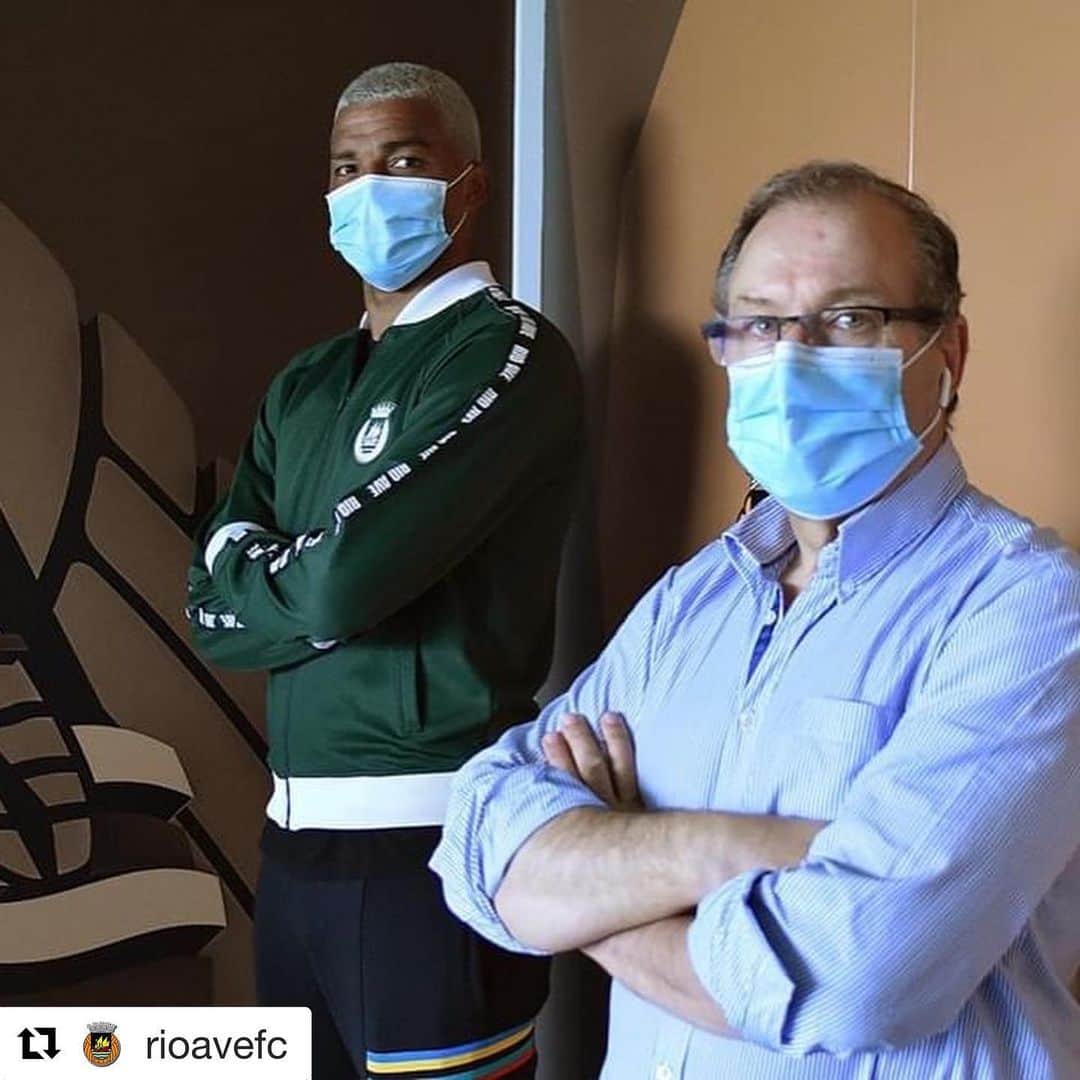 アデルラン・サントスのインスタグラム：「Renovar o contrato com o @rioavefc  é um orgulho!!!! Competência e empenho são  das melhores palavras que descrevem os  profissionais que trabalham nesse clube!!! 💚💚💚💚💚💚🦍🦍 🦈🦈🦈」
