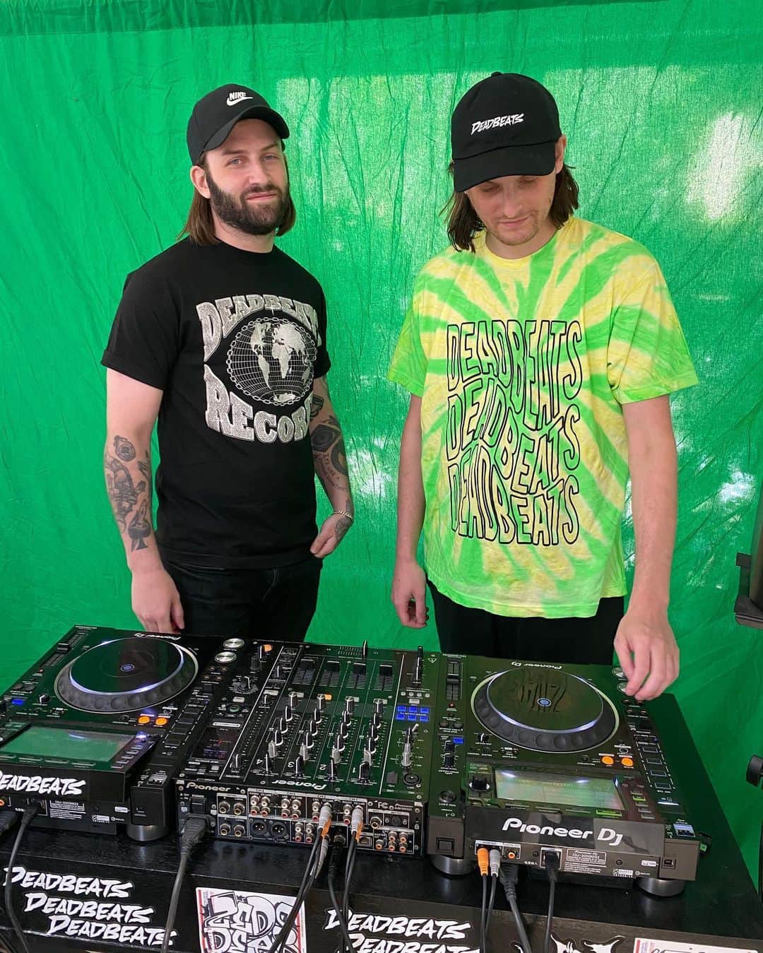 Zeds Deadのインスタグラム：「Gonna hop on the @deadbeats stream tonight at 9pst and play some tunes come hang!」