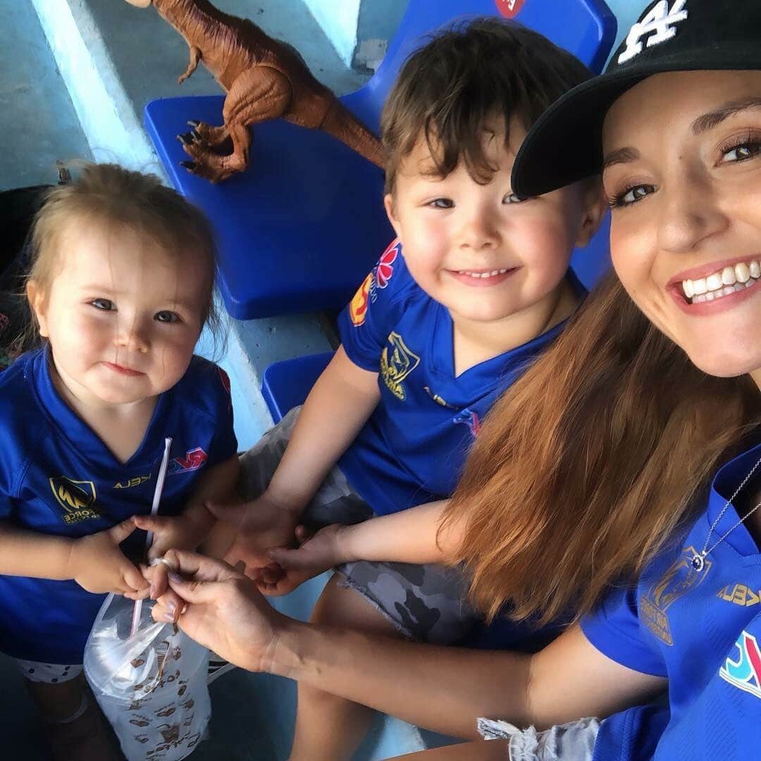 ヴィンセント・ケインのインスタグラム：「Happy Anniversary @charosevincent  enjoyed every bit of the last 11 years. Heres to many more. Missing you guys. Keep being amazing, love you ❤️🥰😘」