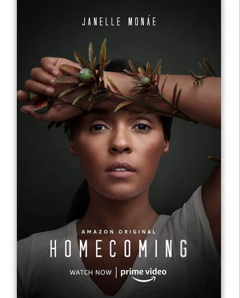 ジュリア・ロバーツのインスタグラム：「Holiday Weekend Plans: Stay Home, Watch Season 2 of Homecoming!!! #stayhome #weareinthistogether #walterstilllovesheidi☺️」
