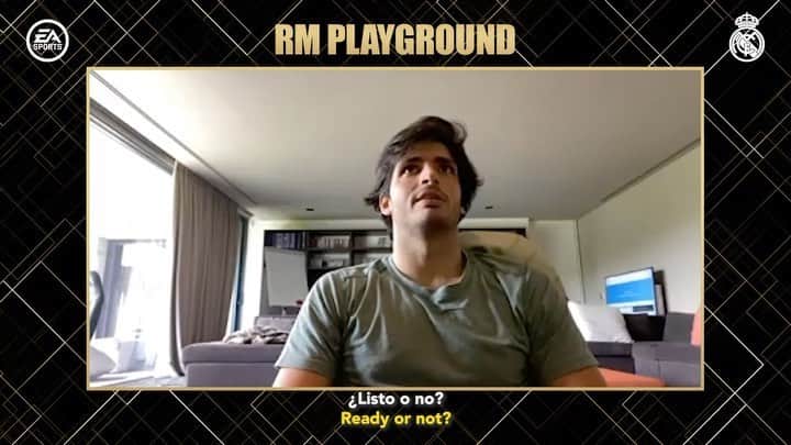 マルコ・アセンシオのインスタグラム：「¿Como creéis que finalizará el partido? Buen rato con @carlossainz55 🤣🎮 ⚽️X🏎 / How do you think the match will end? A good time with @carlossainz55 🤣🎮」