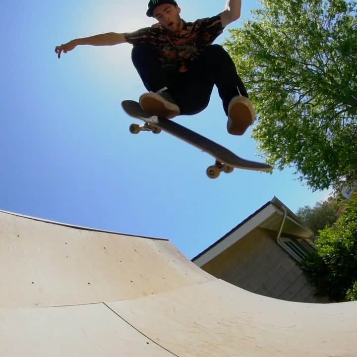 トム・シャーのインスタグラム：「@monsterenergy “Sheltered In” during this Quarantine all the skatepark were shut down, which got me to spend some time with my old mini ramp. Filmed by the best @tweestopher thanks @shigeophoto  for shooting photos check out my story to see them.」