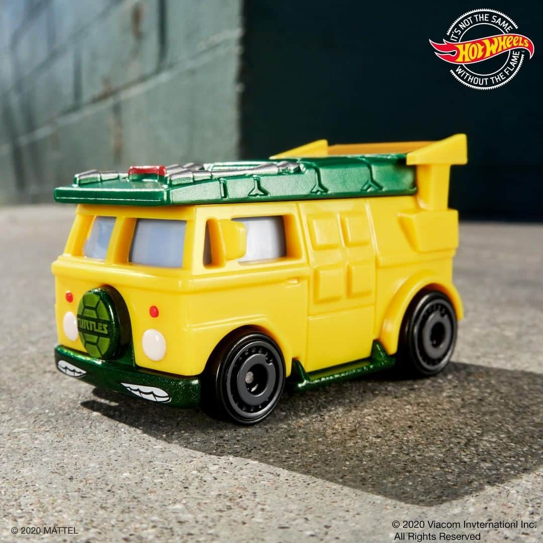 Hot Wheelsさんのインスタグラム写真 - (Hot WheelsInstagram)「COWABUNGA! The Teenage Mutant Ninja Turtles Party Wagon is ready to fight crime and pick up a pizza along the way to celebrate #WorldTurtleDay. Part of the HW Screen Time mini collection. #HotWheels #TMNT」5月24日 3時00分 - hotwheelsofficial