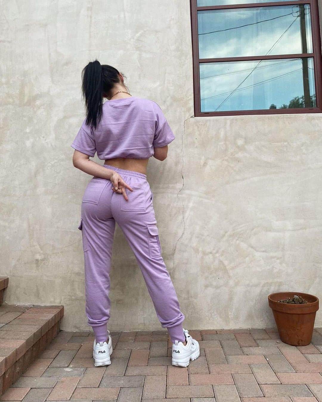 アデレード・ケインのインスタグラム：「Lavender 😈 @fashionnova fashionnovapartner」