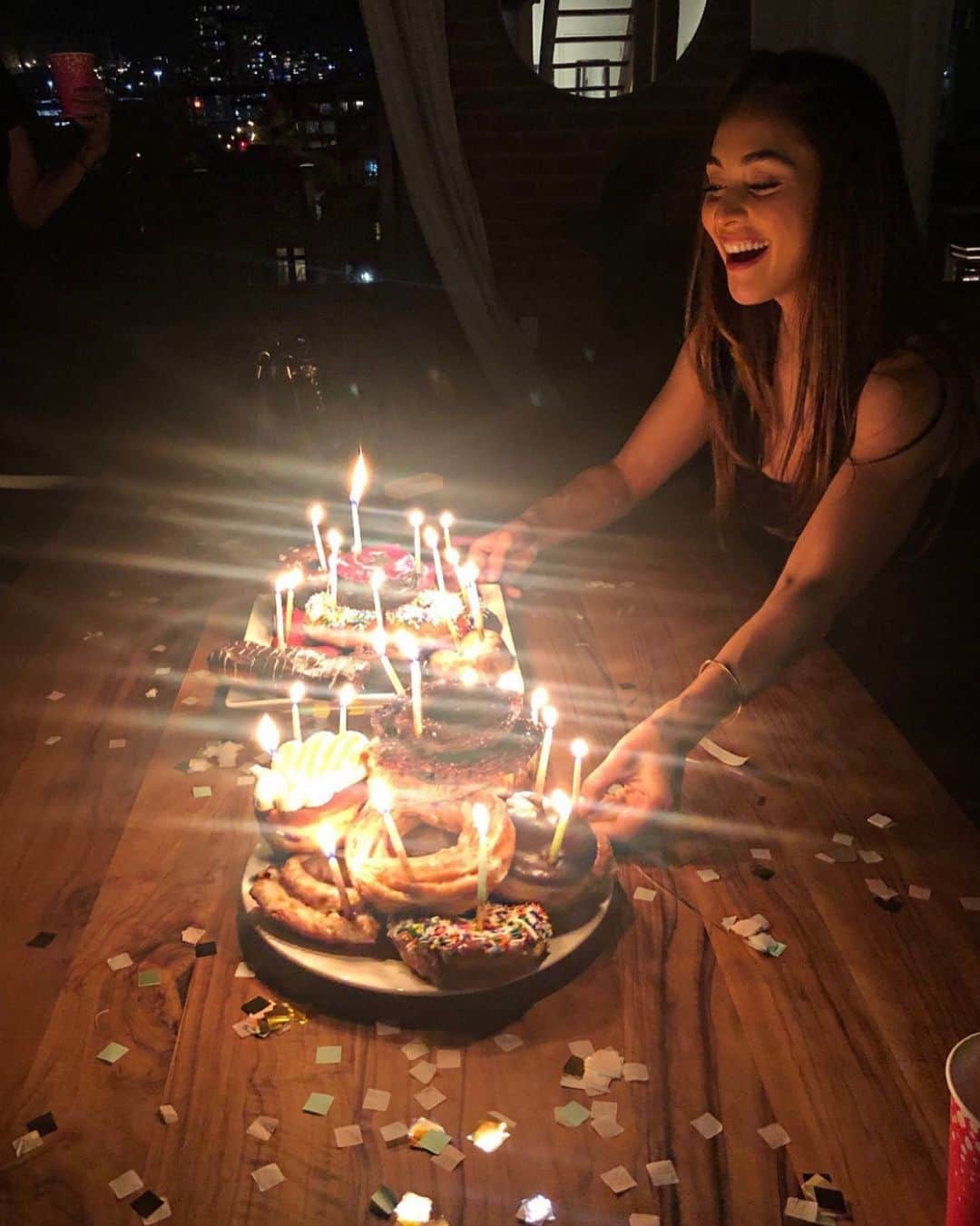 リンジー・モーガンのインスタグラム：「If only I had wished for world health instead of world peace...」