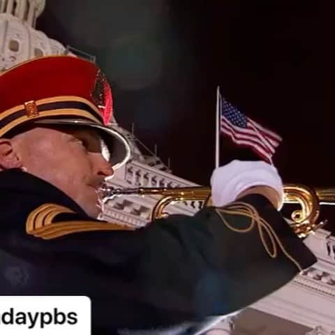 メアリー・マコーマックのインスタグラム：「I’m so proud and honored to be a part of this.  Join us for America's night of remembrance as we honor those who lost their lives serving their country and their Gold Star families. This year's special presentation of the National Memorial Day Concert, airing May 24 on PBS and streaming online at 8/7c. #memdaypbs」