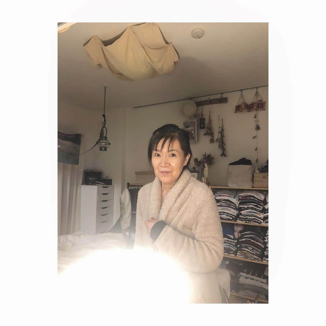 のインスタグラム：「. 私事ですが 母が還暦を迎えました。 私の不思議な母曰く、 60歳が0歳らしいので 私も0歳までには 一人前になれるといいな と思っております。  My mom turned 60! But her soul is forever young:)」