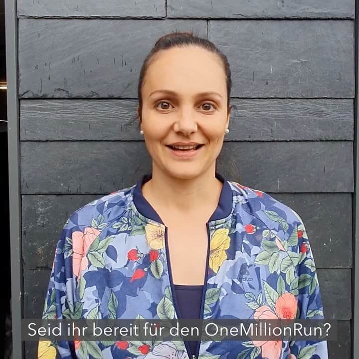 サラ・マイアーのインスタグラム：「Scho wieder e Ufforderig zum Sport vo mir. 🏃‍♀️🏃‍♂️🏃Aber Bewegig + guete Zweck isch ja nie falsch.😉 . Mis Ziel am #onemillionrun vo und zugunste vo de @schweizersporthilfe : S erste Mal wieder 10km jogge sit...ere gfühlte Ewigkeit. Wieviel schaffed ihr? . #onemillionrun #schweizersporthilfe #alleineabergemeinsam #sportförderung #gesundheit #bewegung #durchdieganzschweiz」