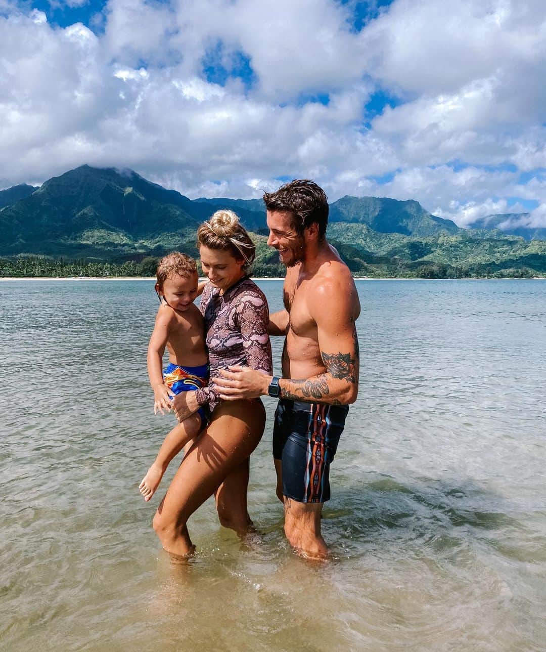 アラナ・ブランチャードのインスタグラム：「Love our family time💙」