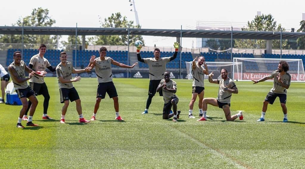 アルフォンス・アレオラさんのインスタグラム写真 - (アルフォンス・アレオラInstagram)「Otra semana más ! ✅ @realmadrid #halamadrid」5月24日 4時56分 - alphonseareola