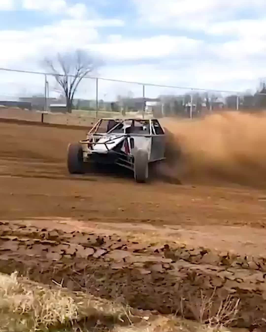 レッドブルのインスタグラム：「Boss: Meeting starts at 9AM, don't be late! Me at 8:55: 🚗💨 ∙ 🏃‍♂️: @andrewcarlson15  #drifting #drift #moto #redbull #givesyouwings」