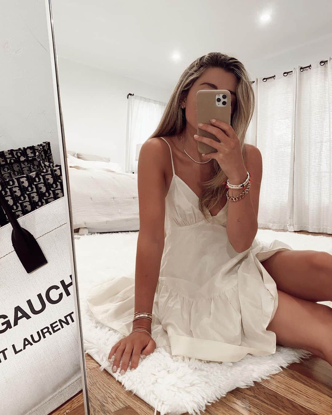 Lauren Elizabethのインスタグラム：「I cracked last night and started online shopping for summer dresses, can’t do the sweats 24/7 anymore but not ready for jeans ya know?」