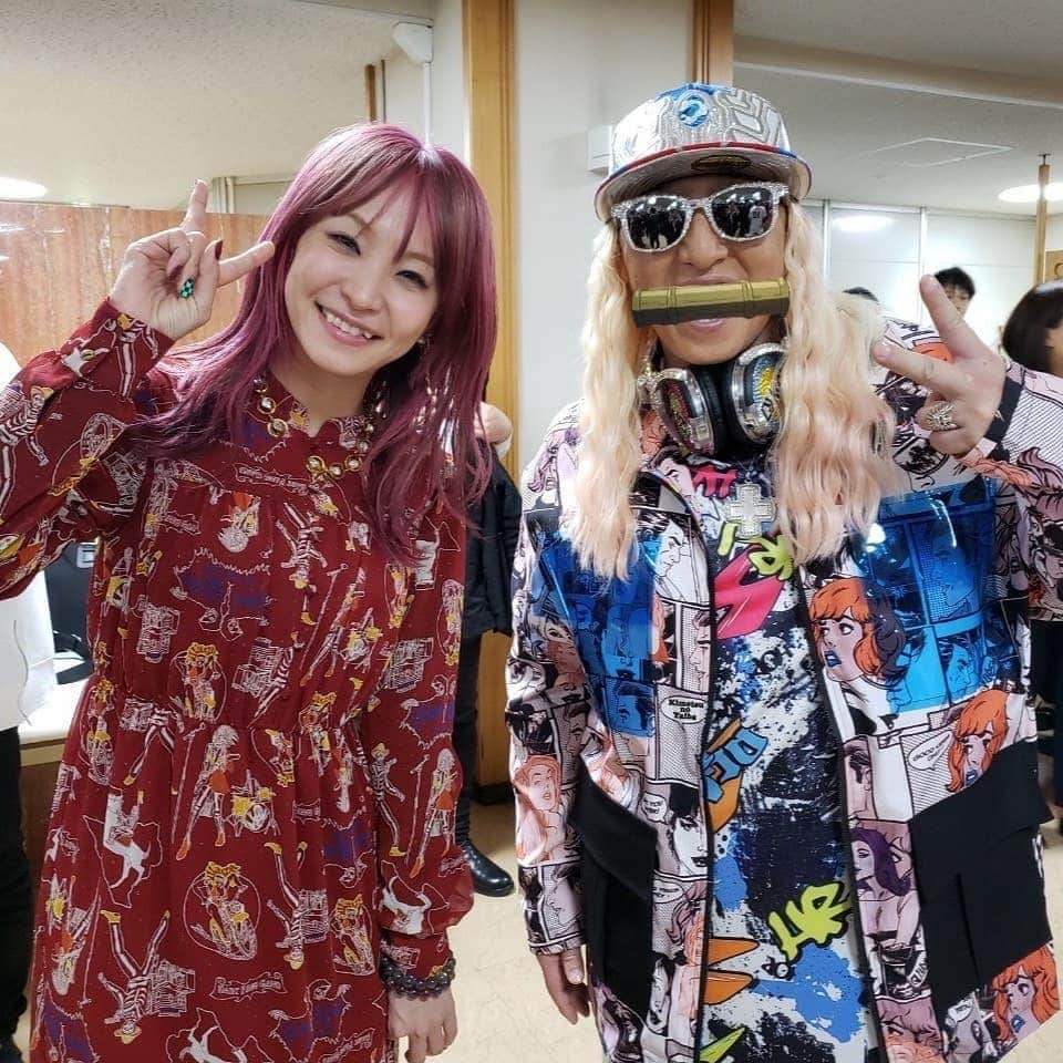 DJ KOOさんのインスタグラム写真 - (DJ KOOInstagram)「【 #おうちで間違い探し 】中上級編！！ LiSA w/z DJ KOO！！どれだけ沢山の人達がLiSAちゃんの歌声を聞き励まされたことでしょう！！間違いは5つ！ ボクも娘に聞いてやっとわかった程の難問が隠れています ヒント→鬼滅の刃  ネタバレは超ご注意で！！ #StayHome #lisa #鬼滅の刃 #紅蓮華 #DJKOO」5月24日 15時09分 - dj_koo1019