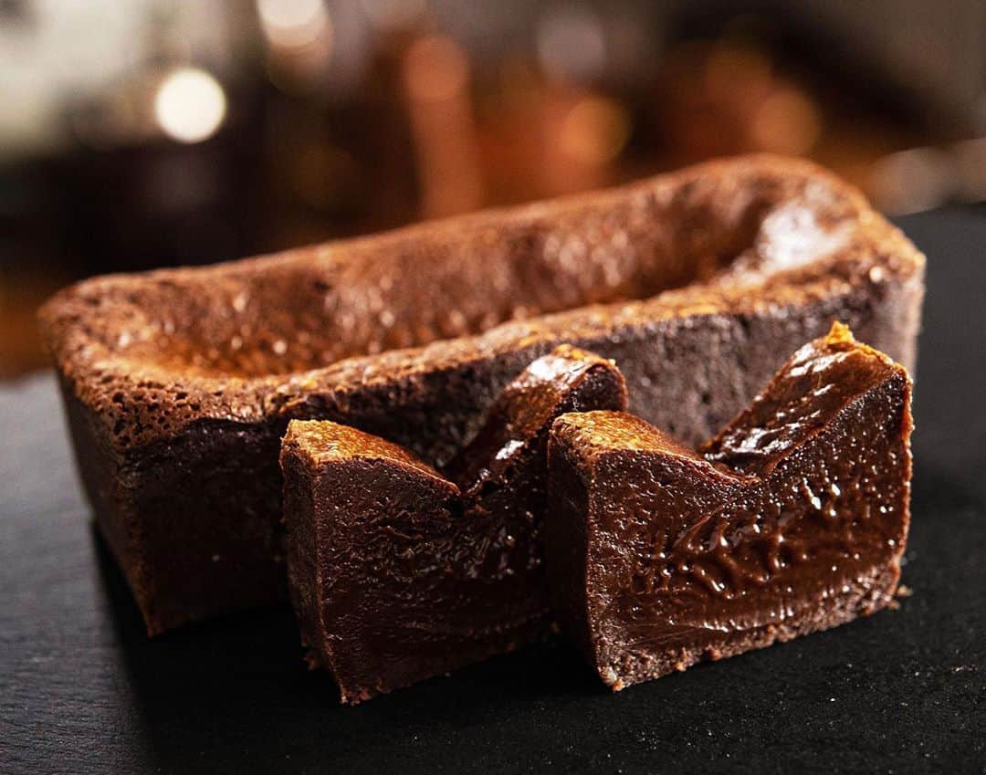のインスタグラム：「YouTube "Chocolate Cacao" おいしすぎて谷堕ちする 凹テリーヌ・ショコラ！∴∵ゞ(´ω`*)♪ Rich Moist Terrine chocolat  YouTube  https://youtu.be/-kYqby-OZfg  #Youtube #youtuber #お菓子 #ASMR #chocolate #cocoa #チョコレート #カカオ #foodie #foodpics #instafood #dessertporn #foodporn #レシピ #スイーツ #yummy #recipe #手作りお菓子 #howtomake #おうちカフェ #テリーヌ #テリーヌショコラ #凹 #rich #terrine #terrinechocolat  #stayhomeandbake #濃厚」