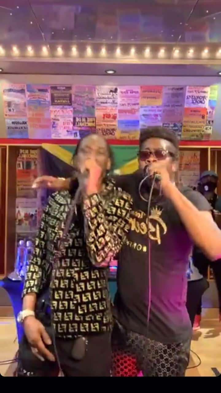 MIGHTY CROWNのインスタグラム：「#verzuz has shown dat #dancehall #reggae a run di world!!!! Best #verzuz so far!!! Nuff nuff respect and honor to the 5 star general aka Warlord  @grunggaadzilla longside  King of dancehall aka Girls dem Sugar @kingbeenieman for a wonderful moment and furthermore making iconic @rorystonelove deal with the after party which is another very important aspect of the #dancehall #reggae #culture #soundsystem  And of course thanks to @therealswizzz @timbaland @verzuztv and all the peeps behind this for the biggest platform on IG , hands down!  What a blessing able to watch this inna dis yah time!!! #onelove #jamaica #world from the #fareastrulers #mightycrown」