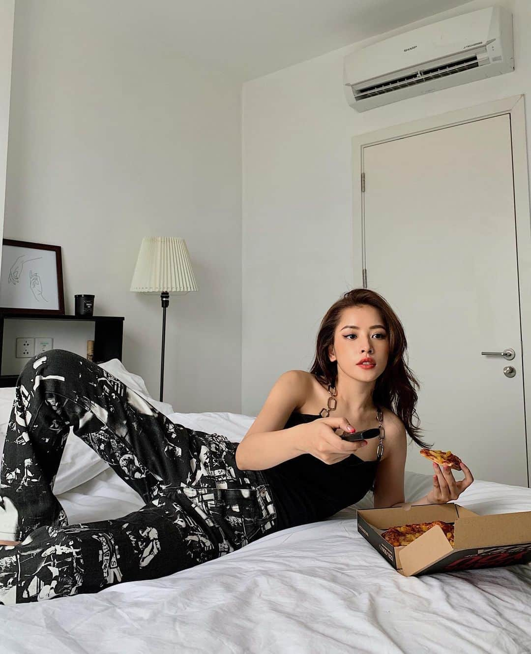 Chi Puさんのインスタグラム写真 - (Chi PuInstagram)「Sundays are for pizza, netflix and naps 🥱  #chipuwears #jadedlondon #iamgia」5月24日 15時43分 - chipupu