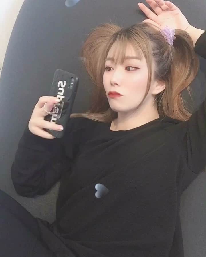 夏奈子のインスタグラム：「以前、プレゼントにヨギボーのgift Card頂いたので去年から使っている相棒です🤍  ソファはもちろん椅子やベッドにも私の要望を全て叶えてくれる🤞 Yogibo Max（ヨギボーマックス）  色々なお店がやってるけど、 ギフトカードはほんとに便利！！ 貰って嬉しいよね😆 持って帰るのが軽いって最高。w  #yogibo #yogibomax  #基本的に #動けなくなるパターン  #ゴロゴロ #癒しの時間  #ギフトカード #大切に使います #ありがとう」