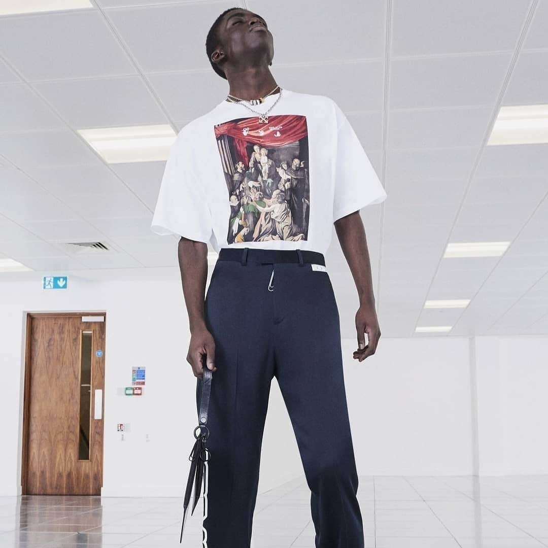 OFF-WHITE C/O VIRGIL ABLOHさんのインスタグラム写真 - (OFF-WHITE C/O VIRGIL ABLOHInstagram)「pre-fall 20 men's Off-White™ collection titled "Pivot" now available in pre-order online at off---white.com. styling c/o @ibkamara photography c/o @alessiobolzoni」5月24日 16時01分 - off____white