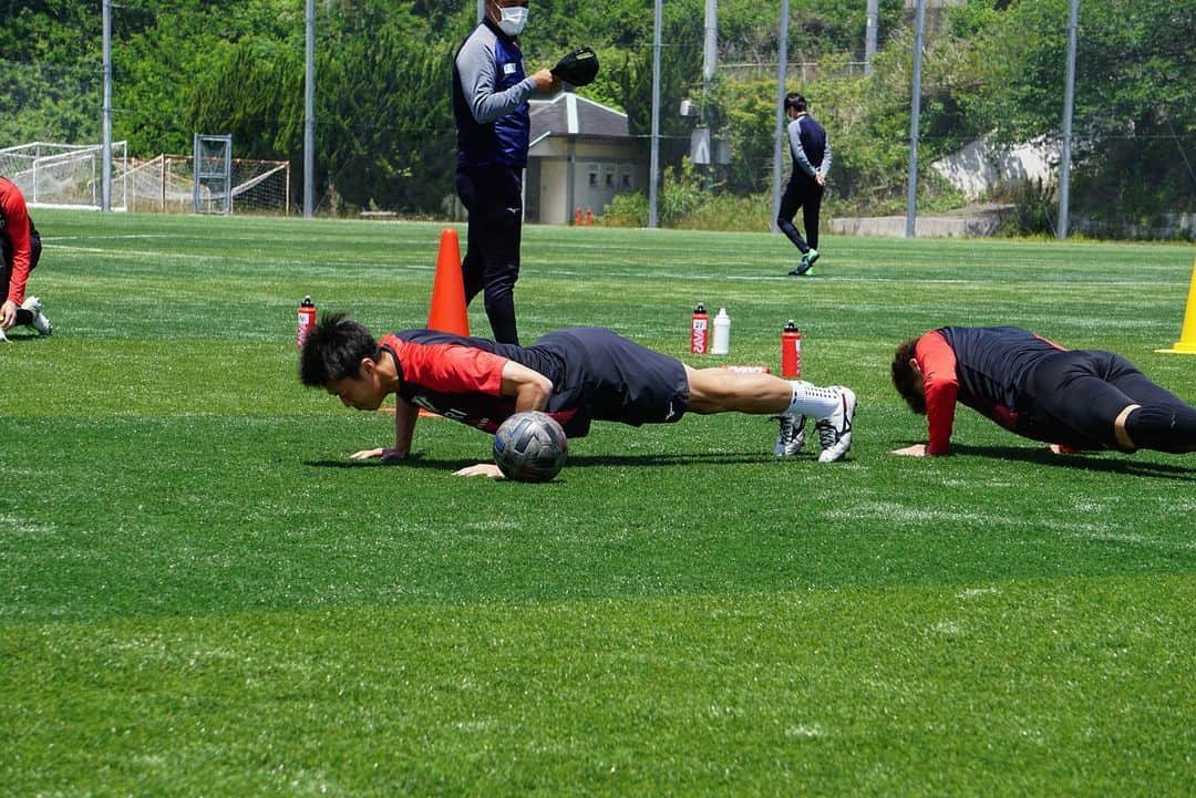 池田樹雷人のインスタグラム：「💪💪💪 . . #愛媛fc #mizuno #mizunofootball  #池田樹雷人」