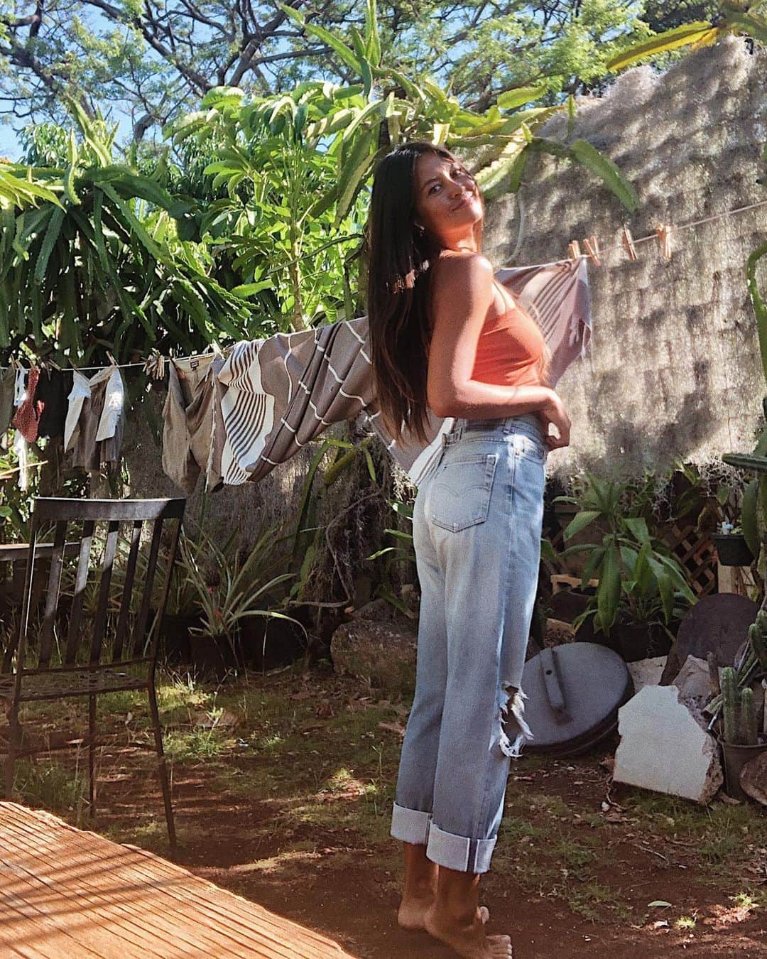 Tamikoのインスタグラム：「question friends! does anybody know of someone with denim repair skills? these are my all time favorite jeans - 70s buckle back Levi’s - and I’m thinking it’s time patch the busted knees from over the years 😬 any recommendations are super appreciated! Thank you! have a nice weekend ✨」