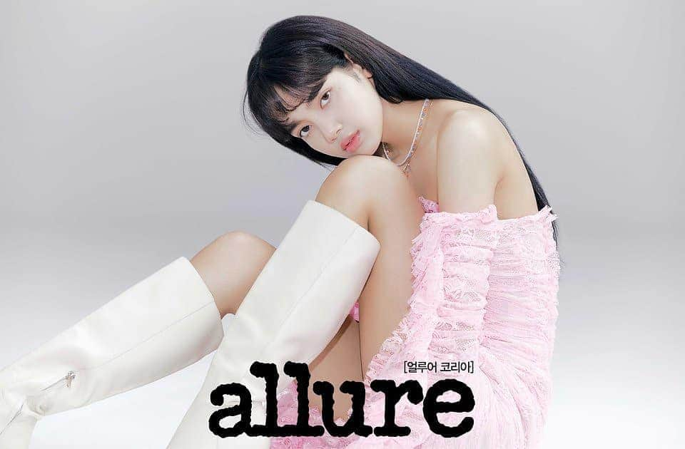 Just a girlさんのインスタグラム写真 - (Just a girlInstagram)「Lisa For Allure @lalalalisa_m Korea Magazine June Cover Issue 💜 . . . . . . #리사 #Lisa #ลลิษามโนบาล #Lalisa #BLΛƆKPIИK #블랙핑크  #オシャレ#韓国人 #韓国 #セルカ #自撮り #ファッション #フォロー #일상#셀카#셀스타그램#오늘의훈남#얼스타그램#훈남#셀피#koreangirl#f4f#선팔하면맞팔#좋반#좋아요#선팔#맞팔#오늘의훈녀#훈녀#협찬」5月24日 7時55分 - cecithegirl