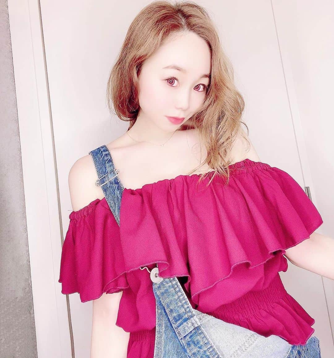 千咲まりさんのインスタグラム写真 - (千咲まりInstagram)「. And not just the chest and buttocks, but the clavicle is actually praised a lot💜  胸やお尻以外にも実は鎖骨をよく褒められます😊 この服4年くらい前に買ったんだけどやっと着た💓💞 @royalparty_official  今日こそコメント返信するね🙇‍♀️✨ . welcome comments 🇯🇵🇰🇷🇨🇳🇺🇸 ✩ ﾟ＊.｡.＊ﾟ＊.｡.＊ﾟ＊.｡.＊ﾟ＊.｡.＊ﾟ #千咲まり  #被写体 #被写体募集 #自画撮り  #カメラマン募集  #撮影会モデル  #大食い #グラビアアイドル #グラビアタレント #インフルエンサー #事務所探し中 #フードファイター  #コメントは全て返信します  #1mmでもいいなと思ったらいいね #フォローミー  #お仕事のご依頼お待ちしております  #コメントは全て返信します #いいね返し #like4likee」5月24日 9時02分 - marilyn_ooguikoakuma