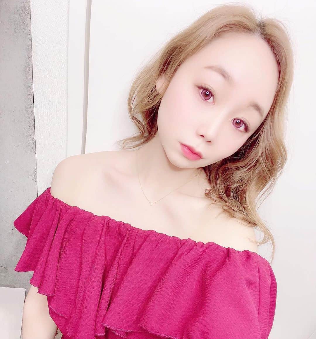 千咲まりさんのインスタグラム写真 - (千咲まりInstagram)「. And not just the chest and buttocks, but the clavicle is actually praised a lot💜  胸やお尻以外にも実は鎖骨をよく褒められます😊 この服4年くらい前に買ったんだけどやっと着た💓💞 @royalparty_official  今日こそコメント返信するね🙇‍♀️✨ . welcome comments 🇯🇵🇰🇷🇨🇳🇺🇸 ✩ ﾟ＊.｡.＊ﾟ＊.｡.＊ﾟ＊.｡.＊ﾟ＊.｡.＊ﾟ #千咲まり  #被写体 #被写体募集 #自画撮り  #カメラマン募集  #撮影会モデル  #大食い #グラビアアイドル #グラビアタレント #インフルエンサー #事務所探し中 #フードファイター  #コメントは全て返信します  #1mmでもいいなと思ったらいいね #フォローミー  #お仕事のご依頼お待ちしております  #コメントは全て返信します #いいね返し #like4likee」5月24日 9時02分 - marilyn_ooguikoakuma