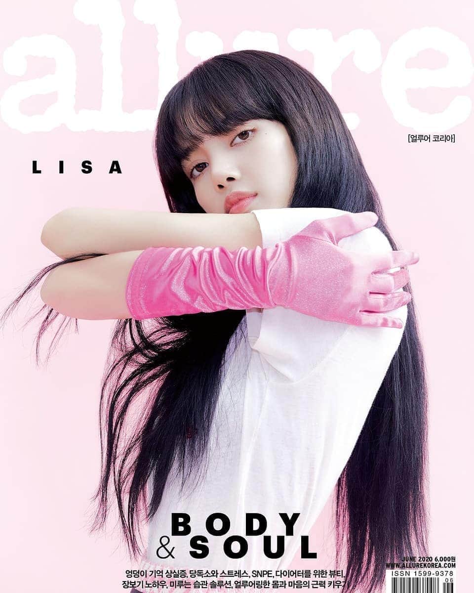 Just a girlさんのインスタグラム写真 - (Just a girlInstagram)「Lisa For Allure @lalalalisa_m Korea Magazine June Cover Issue 💜 . . . . . . #리사 #Lisa #ลลิษามโนบาล #Lalisa #BLΛƆKPIИK #블랙핑크  #オシャレ#韓国人 #韓国 #セルカ #自撮り #ファッション #フォロー #일상#셀카#셀스타그램#오늘의훈남#얼스타그램#훈남#셀피#koreangirl#f4f#선팔하면맞팔#좋반#좋아요#선팔#맞팔#오늘의훈녀#훈녀#협찬」5月24日 9時13分 - cecithegirl