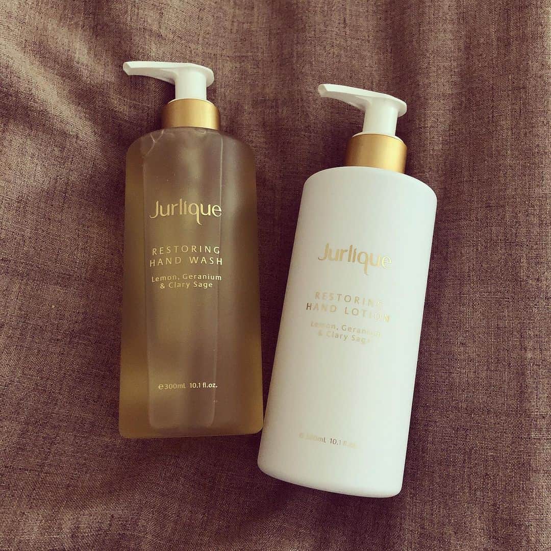 西山由のインスタグラム：「RESTORING HAND WASH et HAND LOTION par Julique. Ça sent bien !」