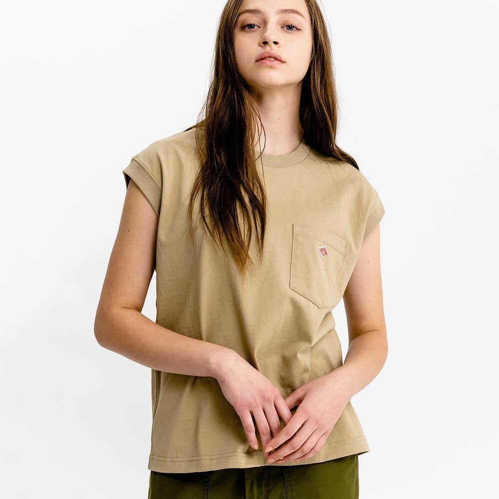 Bshop officialさんのインスタグラム写真 - (Bshop officialInstagram)「#DANTON  Sleeveless T-shirt “Exclusive Model" ¥5,800+tax ・ オーバーサイズのノースリーブカットソー。ゆったりとしたサイズ感で、肩落ちのディテールがフレンチスリーブのように見えるデザイン。従来のポケットTシャツをベースに、ネックラインやポケットのサイズ感で女性らしいアレンジが加わったアイコニックな一着です。 ・ #20ss #bshop #bshop_official」5月24日 10時48分 - bshop_official