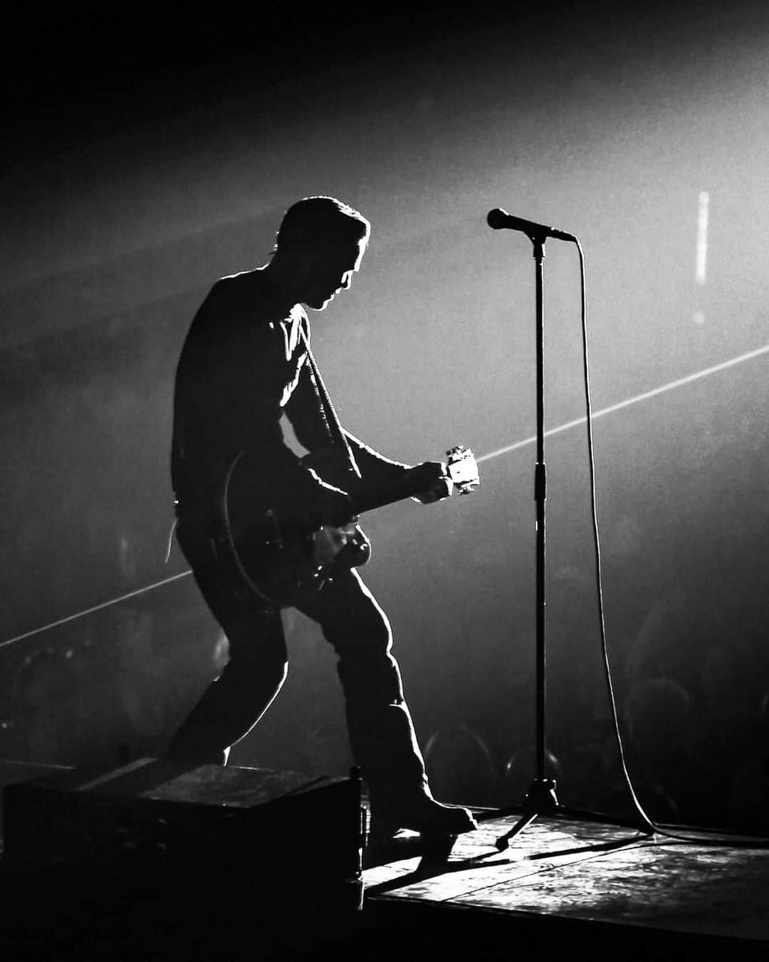 ブライアン・アダムスのインスタグラム：「May 7, 2012 live in Sudbury, Canada. Thanks to @thomasduncanphoto #bryanadamslive #sudburycanada #isolationflashback #beforecovid」