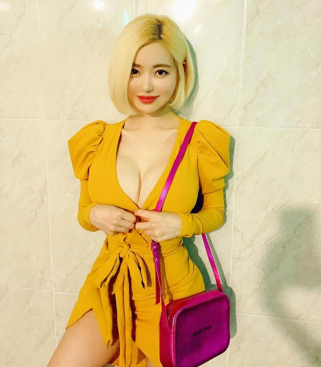 Dj Sodaさんのインスタグラム写真 - (Dj SodaInstagram)「무슨 색 좋아해? 나는 노란색!!🐥💛 I like yellow 👩🏼💛 What’s your favorite color?  #fashionnova」5月24日 16時31分 - deejaysoda