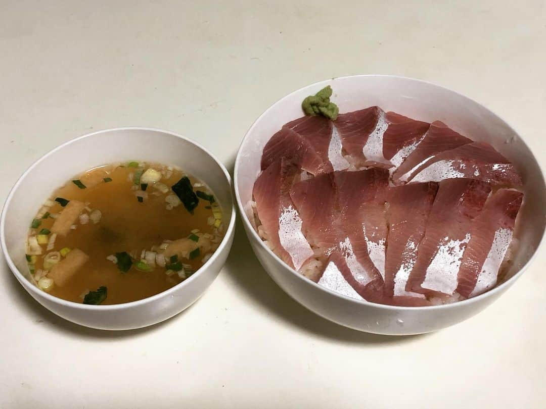 トニーフランクさんのインスタグラム写真 - (トニーフランクInstagram)「大盛りぶり丼」5月24日 16時35分 - tonyfrank.tonyfrank