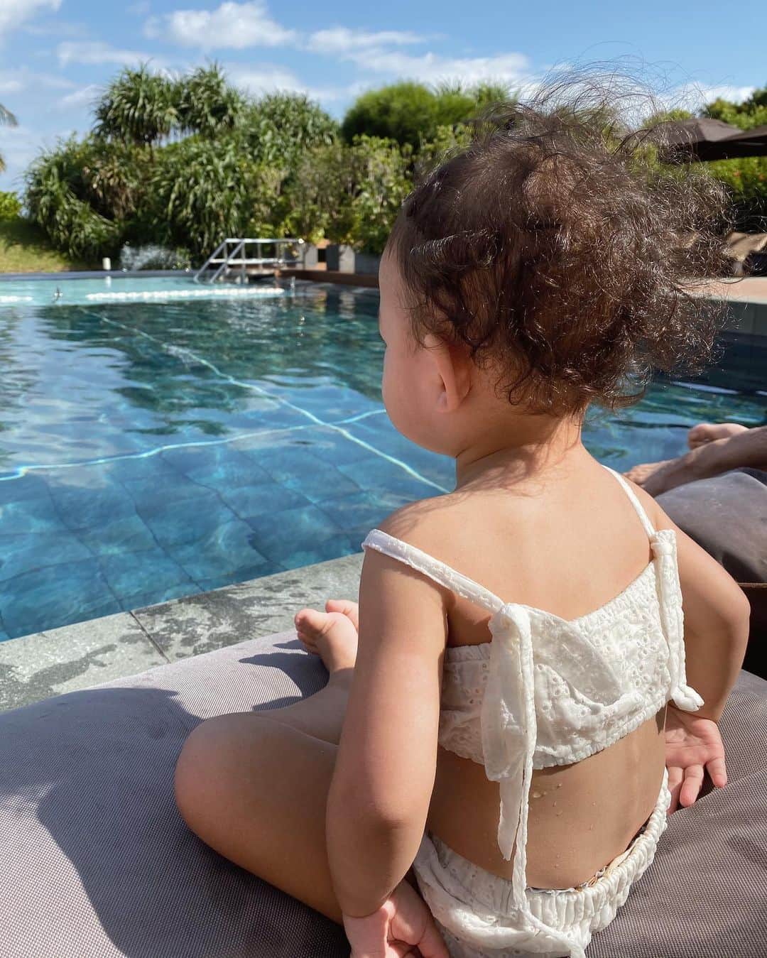 目見田早弥子のインスタグラム：「Summer memories of 2019🥥🤍」