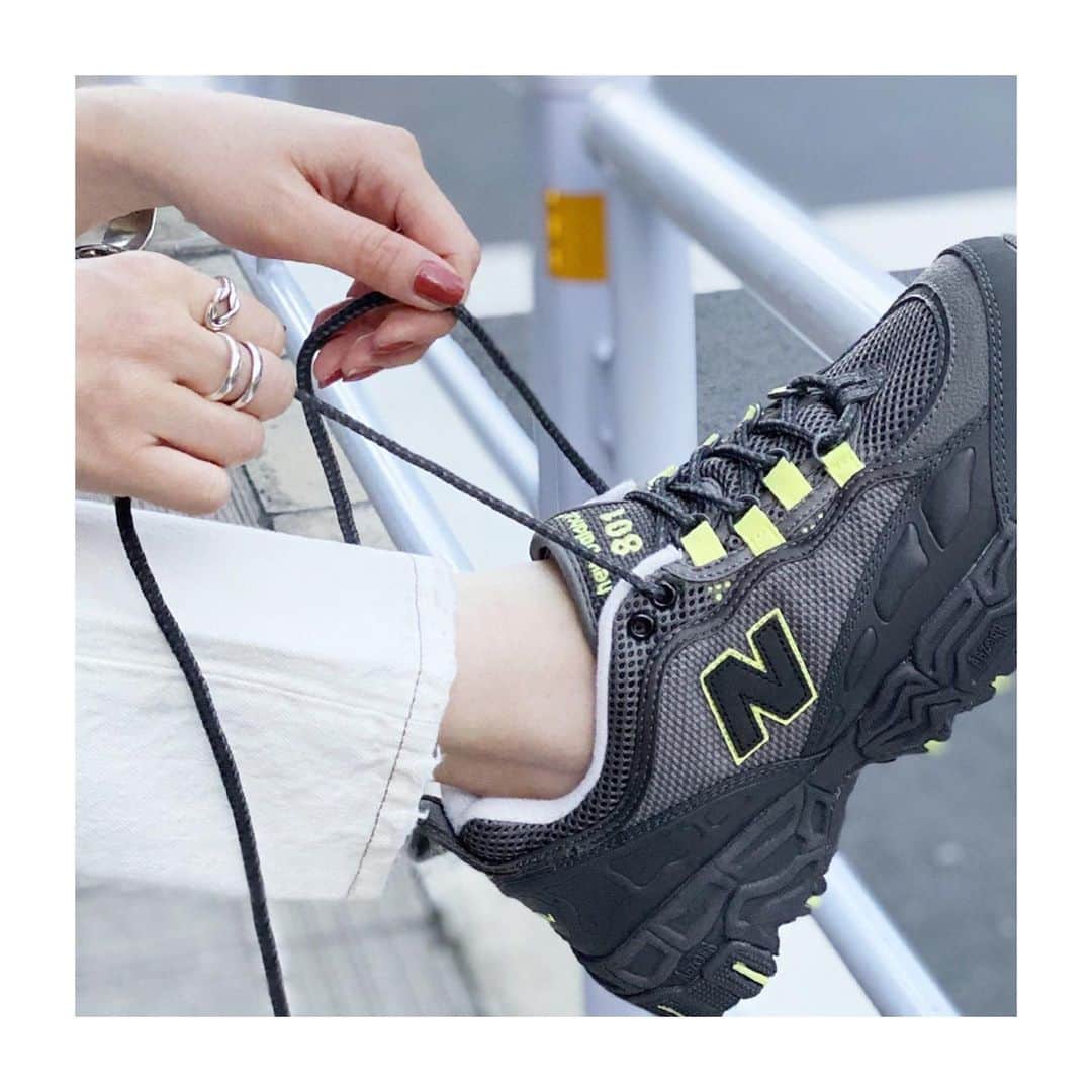 のインスタグラム：「👟PARCO SNEAKER COLLECTION﻿👟 福岡パルコおススメのスニーカーを紹介﻿！ -----﻿-----﻿ 《写真1枚目のアイテム》 “日本国内では直営店とJOURNAL STANDARDでしか買えない”NEW BALANCE ML801 エクスクルーシブモデル本格アウトドアギアを街で映える「トレイルシューズ」に落とし込んだ傑作。高機能はそのままにカジュアルな着こなしからストリートスタイルまでコーディネートに合わせやすい2カラーが登場。﻿ ﻿ 【本館1F JOUNAL STANDARD（レディス）】﻿ ﻿  その他アイテムは、福岡パルコ公式HPより、 PARCO SNEAKER COLLECTIONのページをチェック✨ ※掲載商品は売切れの場合がございます。ご了承ください。詳細は各ショップへお問合せください。  #福岡パルコ #パルコ #PARCOSNEAKER_LIMITED #スニーカー #JOUNALSTANDARD #ジャーナルスタンダード #parcosneakercollection」