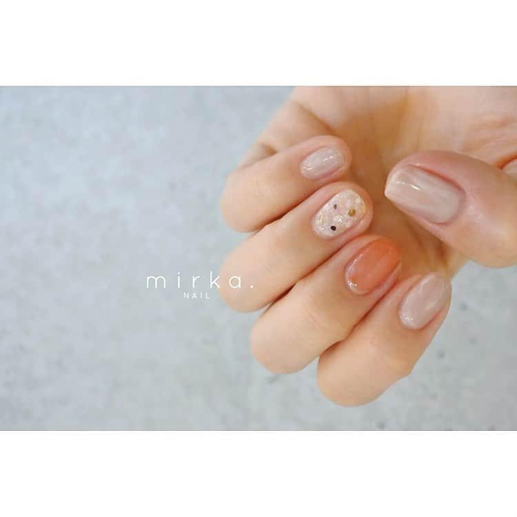 mirka. NAIL(ミルカネイル)さんのインスタグラム写真 - (mirka. NAIL(ミルカネイル)Instagram)「ナチュラルに ◦◦◦﻿ ﻿ ﻿ -----------------------------------------﻿ 6月末分までご予約おとりしています！﻿ ﻿ 6月1日分よりご新規さまのご予約受付を﻿ 再開いたします✩﻿ LINE公式アカウント@mirka.nail(@含む)より ご予約ください。﻿ ﻿ ﻿ 感染予防対策の取り組みをしっかり行ったうえで お客様をお迎えしております。﻿ ハイライトにてまとめておりますので ご確認くださいませ◡̈」5月24日 11時37分 - mirka.nail