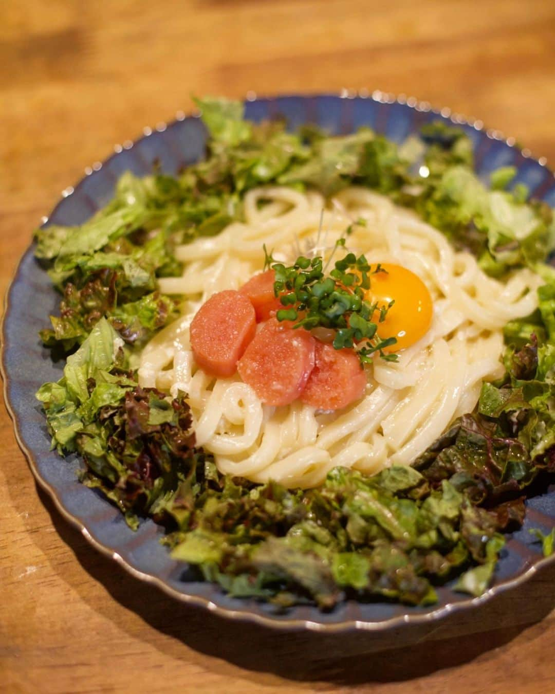 yuu sakuraiさんのインスタグラム写真 - (yuu sakuraiInstagram)「こんにちは♪  お昼ご飯は何を食べるか決まりましたか⁇ 先日はいつもサポートしてくれる仲間へ⭐︎とても美味しいたらこをお取り寄せし、  夜ご飯のおかずやアレンジレシピにしてお昼ご飯に頂きました⭐︎ こちらのタラコは北海道虎杖浜のタラコ屋、 竹丸渋谷水産の極上のたらこです！  食べるとみずみずしい口当たりで、 塩加減もちょうど良くめちゃくちゃご飯に合う(^^) 全国でも透明度を誇る「倶多楽湖」の湧水と、 天日干しされた天然塩を使用して漬け込んだこだわりのタラコで、その中でも厳選されたタラコのみを詰めた贅沢品だそう⭐︎ 箸で持った時の重みもずっしりして、 本当に美味しかったです。 今回届いたのはしぶやのたらこ”スペシャル” @takemarushibuyasuisan  いろんな料理に使えて、 一品あるだけでおかずが華やかになる。  今回は、『簡単タラコうどんカルボナーラ』のレシピを動画で載せさせて頂きました⭐︎ もし、機会があったら試してみて頂けたら嬉しいです⭐︎ #渋谷水産 #たらこ #明太子 #虎杖浜 #おかず #お取り寄せ.通販 #食品通販 #pr #healthy #healthyfood #レシピ #cooking #夜ご飯 #お昼ごはん #ワンプレートごはん」5月24日 11時48分 - food_yuu