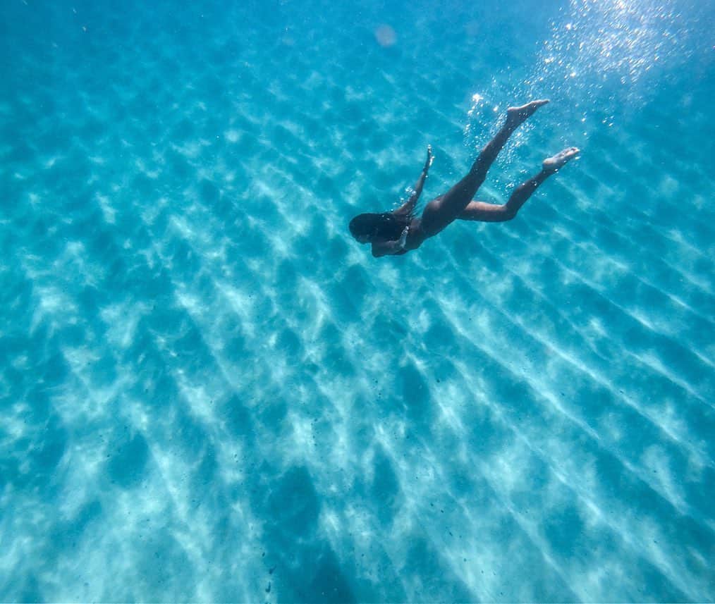 マリア・マーフィーのインスタグラム：「Ocean therapy this morning💎💙」