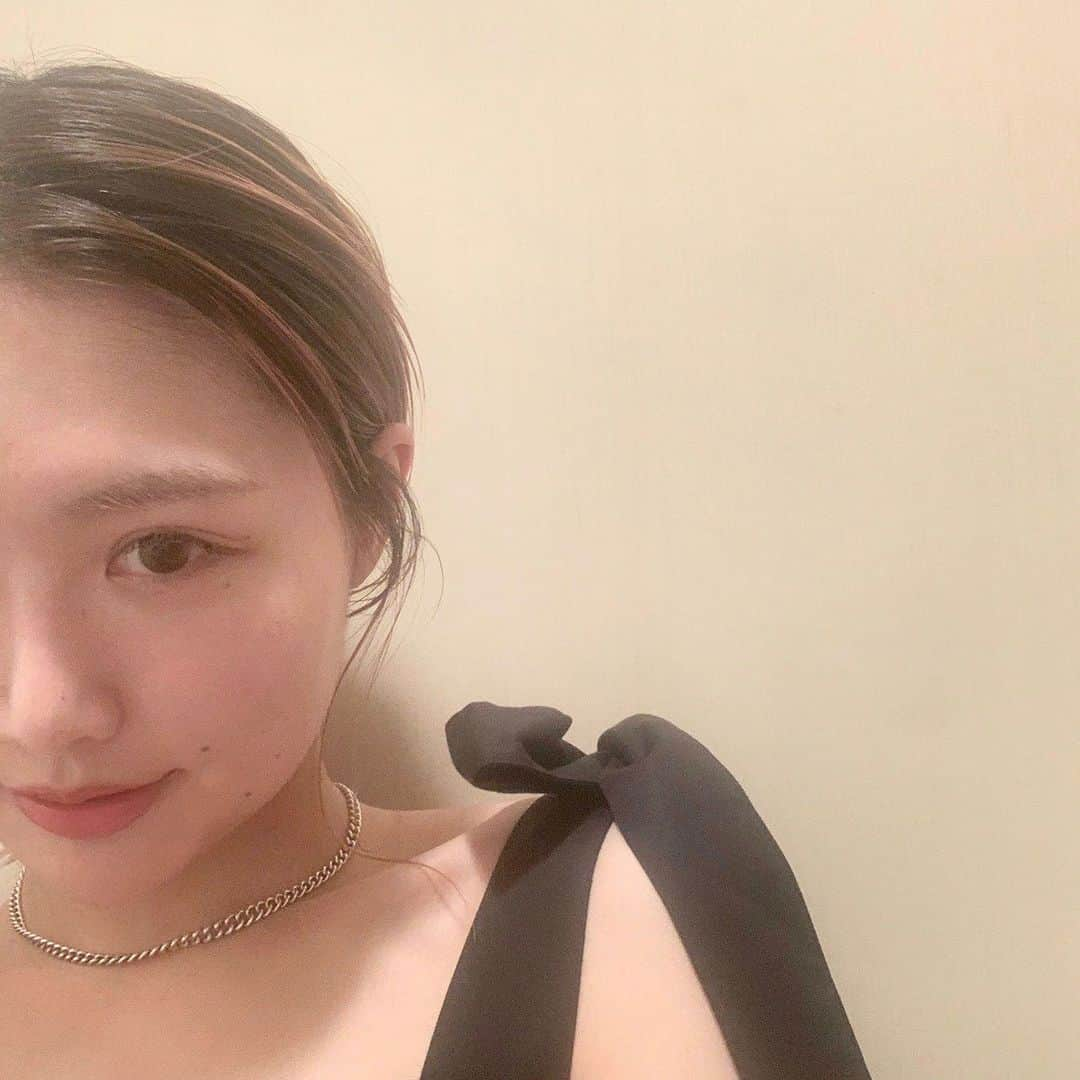 NANA HOSOYAさんのインスタグラム写真 - (NANA HOSOYAInstagram)「ヘアザプロテインのシャンプー、トリートメント、ヘアマスクを使いました☺︎ シャンプーは色落ちがしずらく、トリートメント、ヘアマスクシリーズはボリュームを抑えてくれてまとまりやすく仕上げてくれます。  香りも爽やかでこの季節に気持ちいい使用感です✨✨ #ヘアザプロテイン #hairtheprotein #PR」5月24日 12時32分 - nana_hair_tokyo