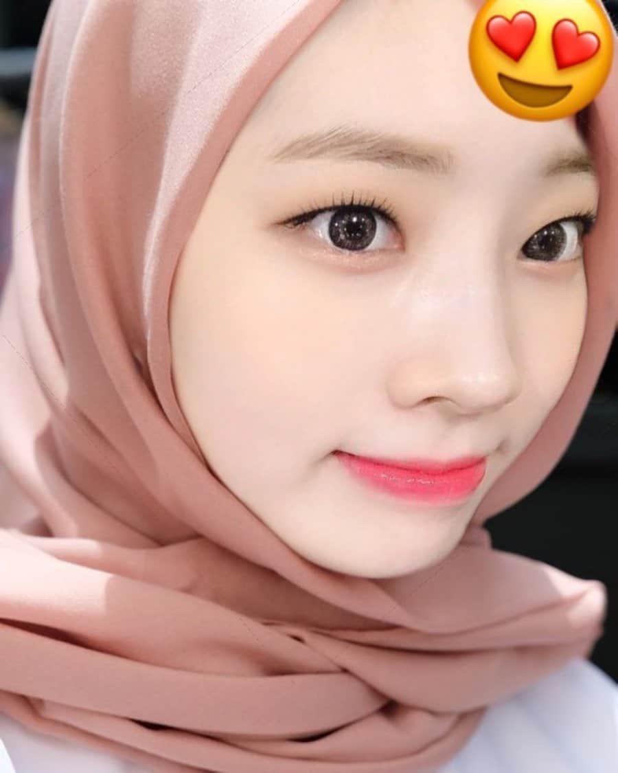 ダヒョンのインスタグラム：「I might get hate for posting this edit but happy eid mubarak to all muslim ONCE! ✨ Hope everyone is staying home, safe and healthy and having a wonderful time with your beloved ones! 💕 ⠀⠀⠀ ⠀  #dahyun #ダヒョン #多賢 #다현 #트와이스 #twice #トゥワイス ©️owner // twitter」