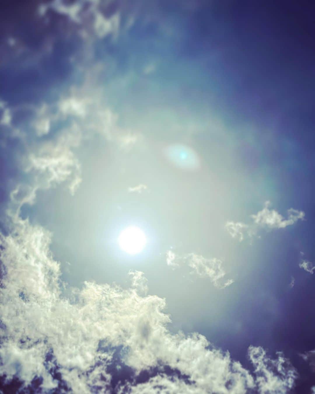 金子ノブアキさんのインスタグラム写真 - (金子ノブアキInstagram)「東京はようやく太陽が戻ってきました。 やっぱり陽の光は気持ち良いね！ 思考も仕事も捗るってもんよ。  #金子ノブアキ #nobuakikaneko」5月24日 12時54分 - nobuakikaneko_official