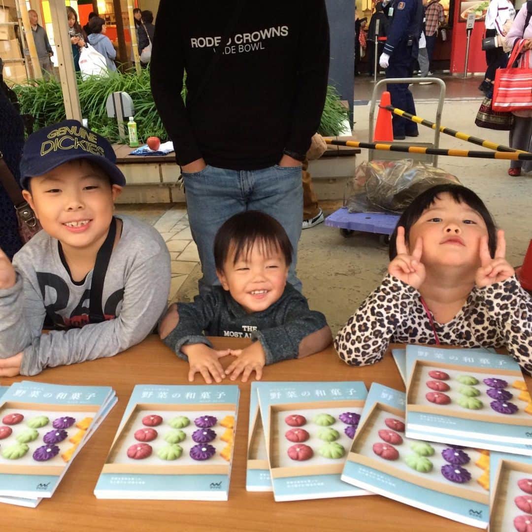 勝木友香さんのインスタグラム写真 - (勝木友香Instagram)「甥っ子&姪っ子😊 3人で協力して 私の本から「ずんだ餅」を 作ってくれたそうです🍡 たいへん良くできました💮💕 #和菓子　#和菓子作り　#こどものおやつ  #おやつ作り」5月24日 13時12分 - katsukiyuhka