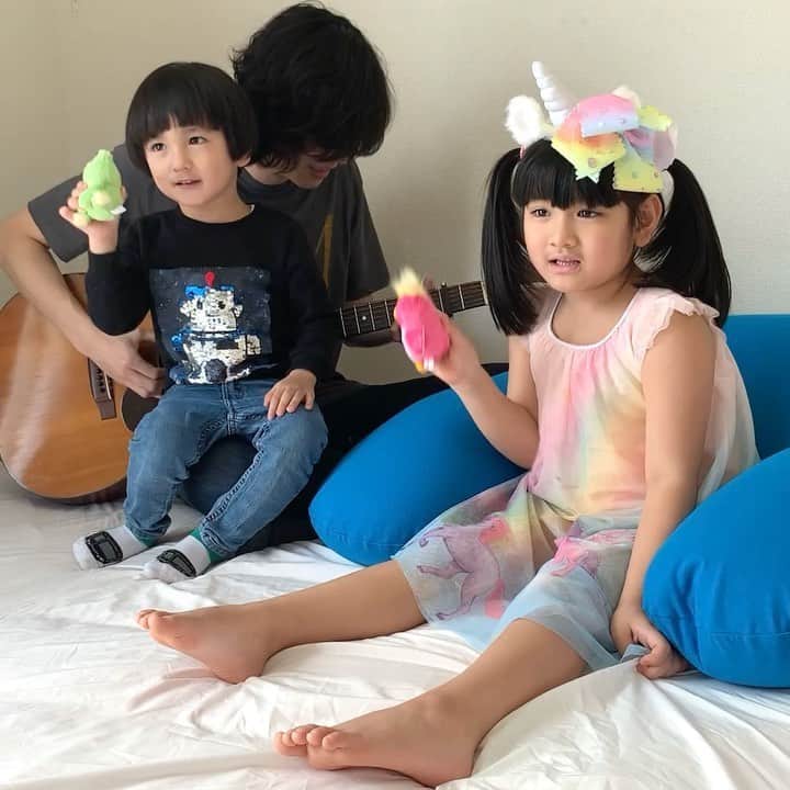 山口尚美のインスタグラム：「四角革命を子供達で歌いました👧🏻👦🏻 全編は @seiichinagai にあがってるよ💕 #相対性理論　#四角革命」
