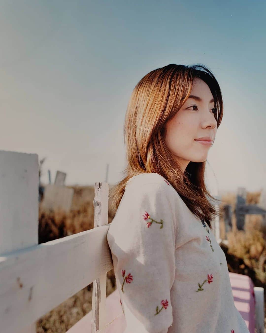のインスタグラム：「カメラマンさんから ２０年前の写真が送られてきました✨ ありがとうございます。うれし。  #２５周年 #懐かしい写真 #南仏 #ジャケット写真 #撮影 #カメラマン #舞山秀一 #ありがとうございます #25yearsago #france #cd #cdcover」