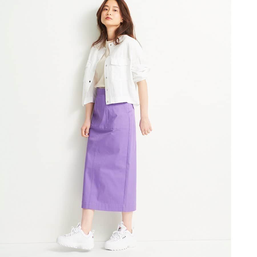 LOUNIE（ルーニィ）さんのインスタグラム写真 - (LOUNIE（ルーニィ）Instagram)「《LOUNIE Color skirt》鮮度たっぷりの『パープル』は、×ホワイトでクリーン&アクティブなコーデに。 ㅤㅤ INのカットソーは淡いミルクティーベージュ。ホワイトとパープルをベージュでほんのり馴染ませて、"はっきり配色"にしすぎないのも、今年らしさのポイントですよ👀 ㅤㅤㅤㅤㅤ Skirt(10413115②)¥16000+tax Blouson(10417004①)¥22000+tax ㅤㅤ #LOUNIE#lounie#ルーニィ#2020ss#fashion#lagom#escape#通勤コーデ#お仕事コーデ#カラースカート」5月24日 13時37分 - lounie_jp