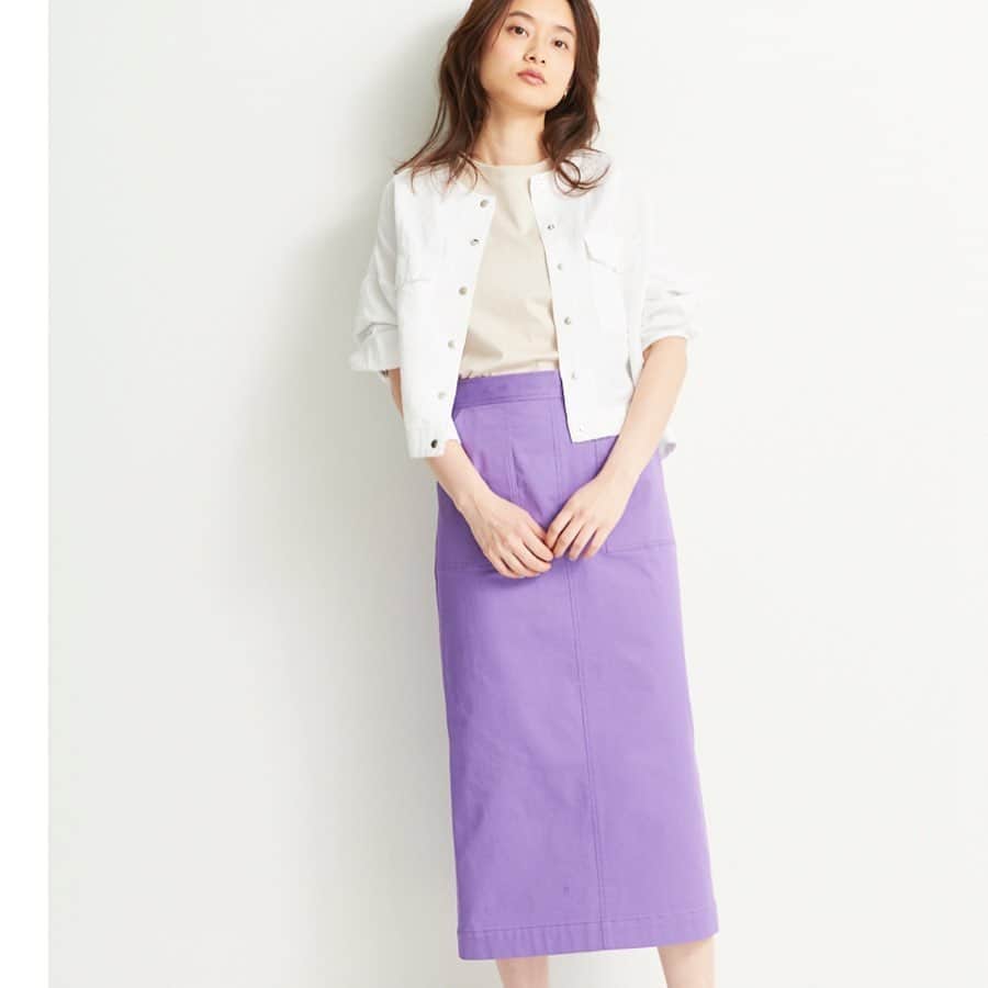 LOUNIE（ルーニィ）さんのインスタグラム写真 - (LOUNIE（ルーニィ）Instagram)「《LOUNIE Color skirt》鮮度たっぷりの『パープル』は、×ホワイトでクリーン&アクティブなコーデに。 ㅤㅤ INのカットソーは淡いミルクティーベージュ。ホワイトとパープルをベージュでほんのり馴染ませて、"はっきり配色"にしすぎないのも、今年らしさのポイントですよ👀 ㅤㅤㅤㅤㅤ Skirt(10413115②)¥16000+tax Blouson(10417004①)¥22000+tax ㅤㅤ #LOUNIE#lounie#ルーニィ#2020ss#fashion#lagom#escape#通勤コーデ#お仕事コーデ#カラースカート」5月24日 13時37分 - lounie_jp