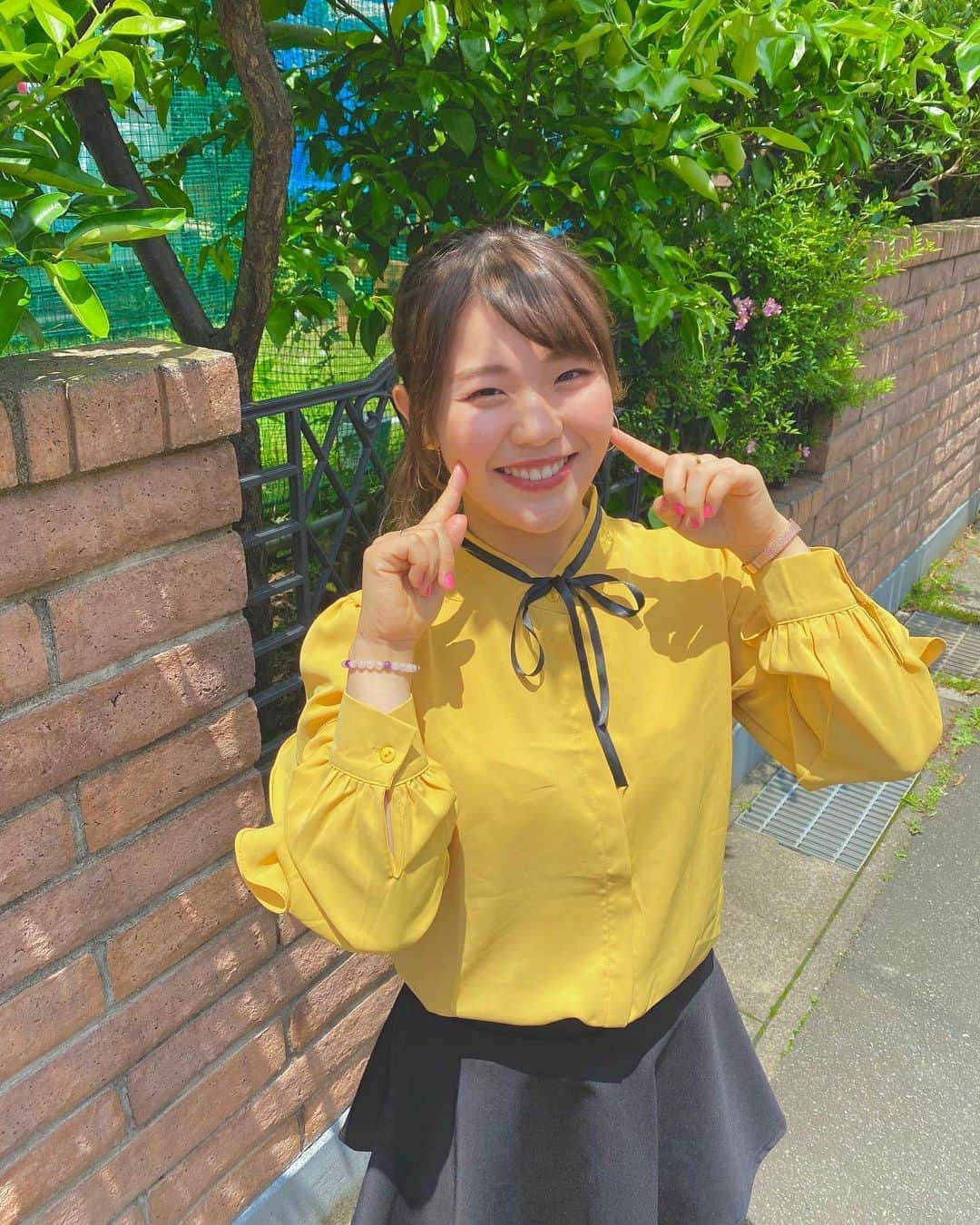 吉田有里さんのインスタグラム写真 - (吉田有里Instagram)「私の私服です👗♥️ 本当にお洋服がだいすきでよく買うのですが、このご時世着る機会がありません。🥺 質問コーナーを設けるとよく「私服どんな感じですか？」と来るので写真撮ってみました📸♥️ この春買ったものばかりです❤︎（ちなみに全部iPhoneで撮影してます👍） ・ 今日はオフなので、おうち時間こんな感じで過ごしてみました😘 ・ 関西圏の緊急事態宣言が解除され、関東県もあともう一息ですね‼️ 皆さん一緒に頑張りましょう☀️ ・ ・ #うちで過ごそう」5月24日 14時00分 - yuri_yoshida__