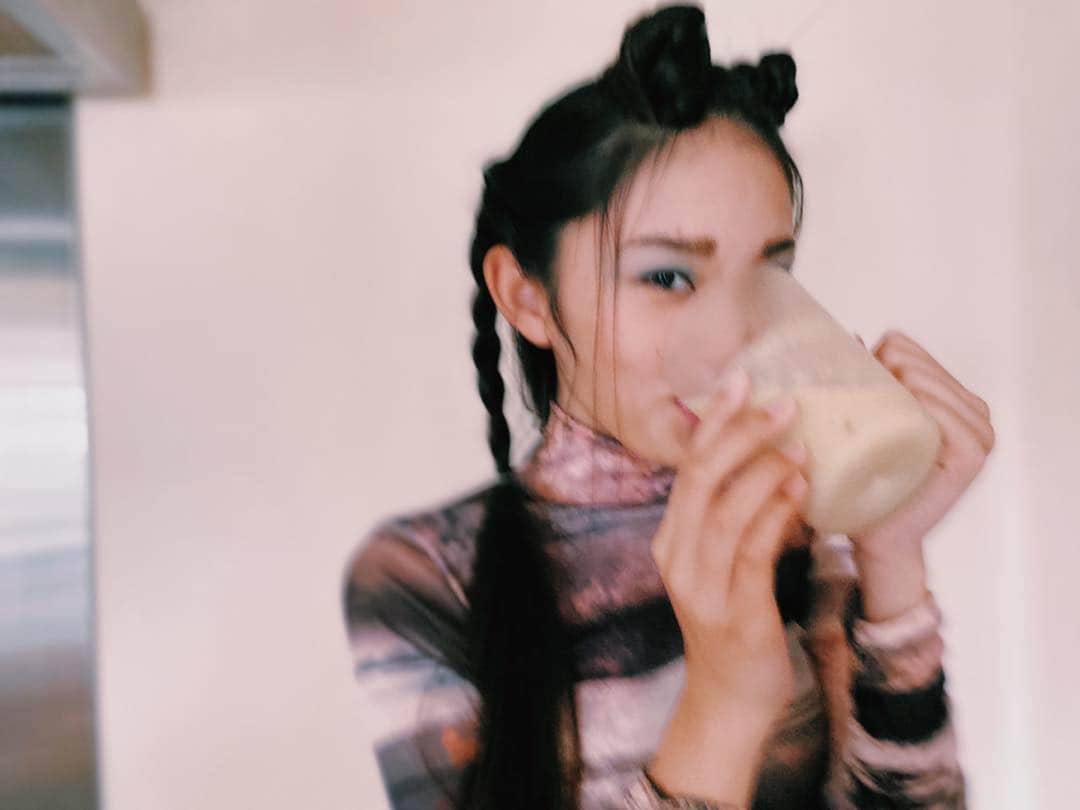 モカさんのインスタグラム写真 - (モカInstagram)「バナナジュースを飲んでます😊  #japanesemodel #teenmodel」5月24日 13時57分 - moka____moka____